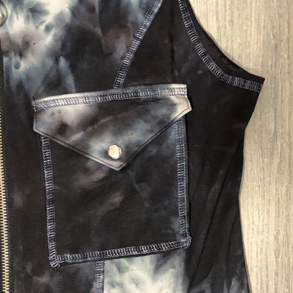 LIKE NEW! Women's Autumn Teneyl Tie Dye Sleeveless Jumpsuit - MEDIUM - Picture 8 of 11